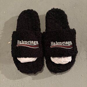 Balenciaga Furry slides size 9 (Fits 7-10)